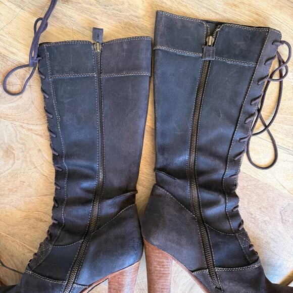 Authentic FRYE Village Lace boots in distressed dark brown leather. main image 10